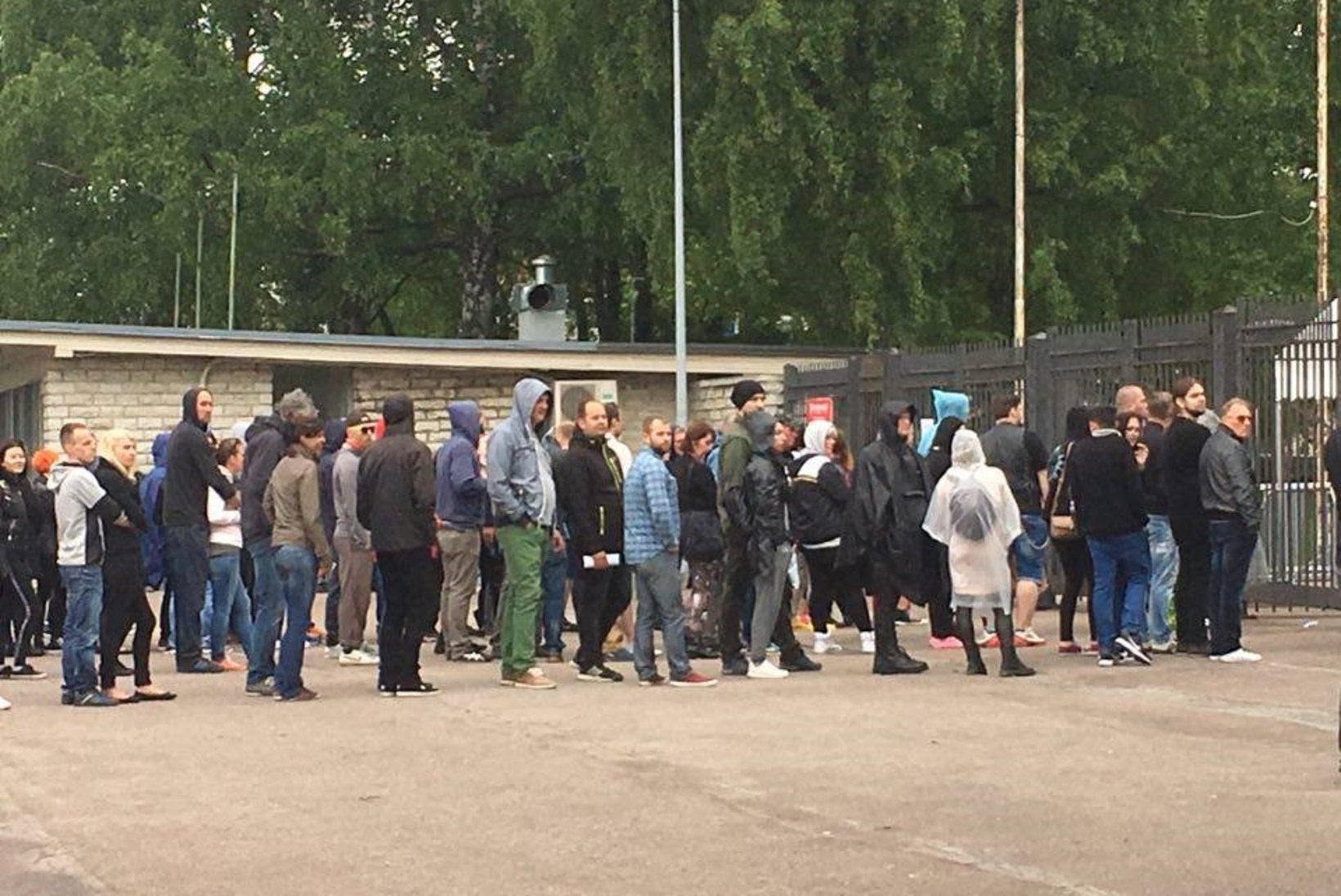 FOTOD | Pool tundi enne väravate avamist olid Rammsteini fännid juba järjekorras