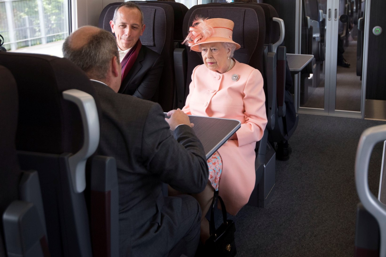 Elizabeth II kordas kuninganna Victoria 175 aasta tagust rongisõitu
