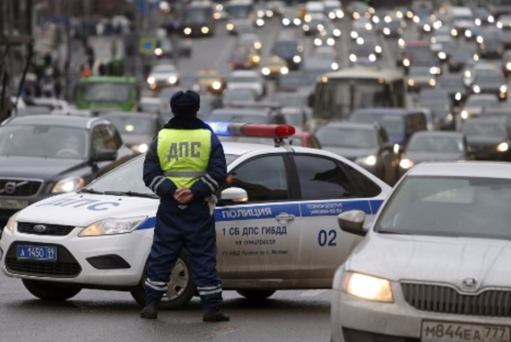 VIDEO ja FOTO | Pikk pagemine soomusautoga päädis Narva narkoärikast poksijale arestiga Piiteris