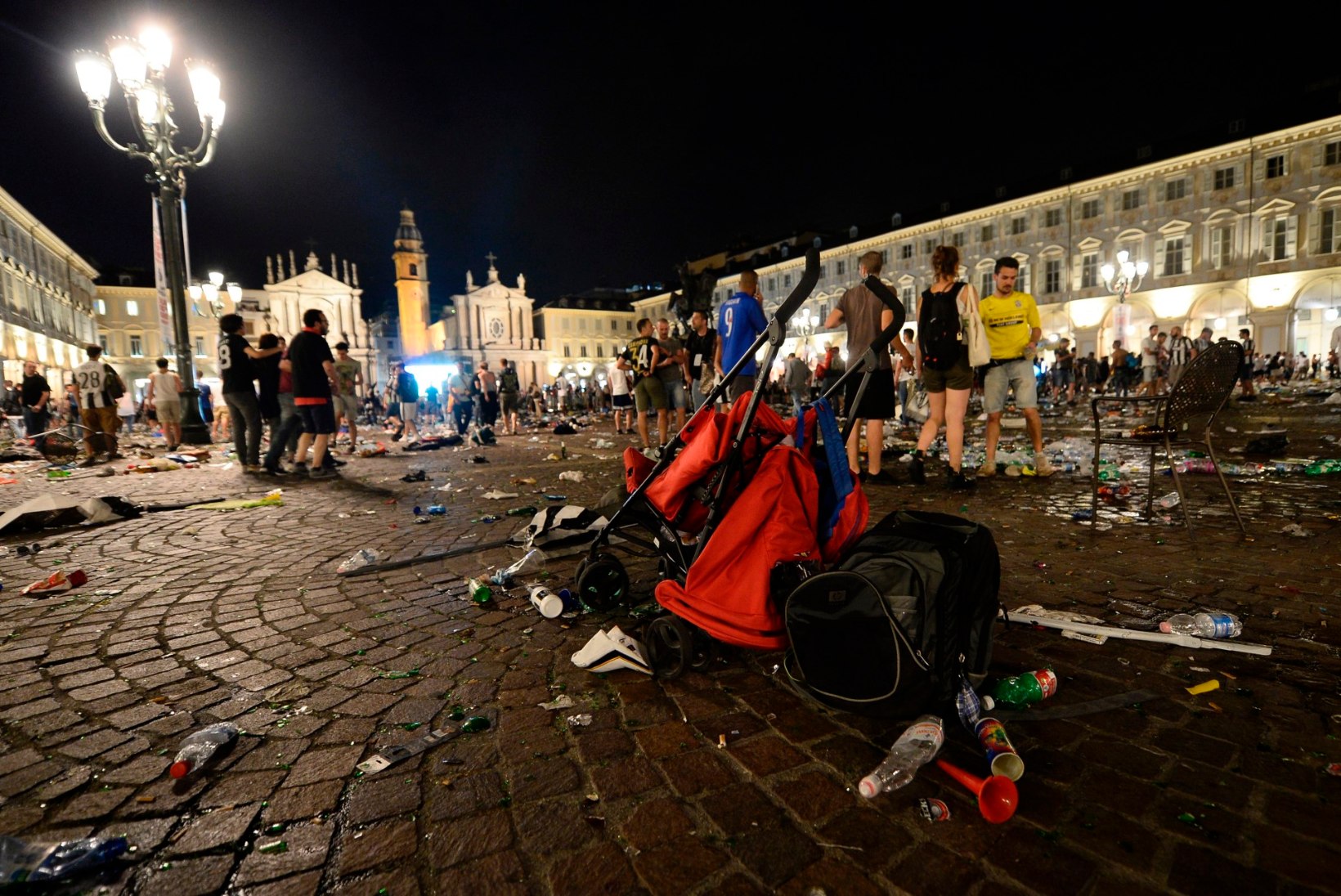 VIDEO JA FOTOD | Meistrite liiga finaali ajal Torino kesklinnas tekkinud pommipaanika põhjustas ligi 1500 inimesele vigastusi