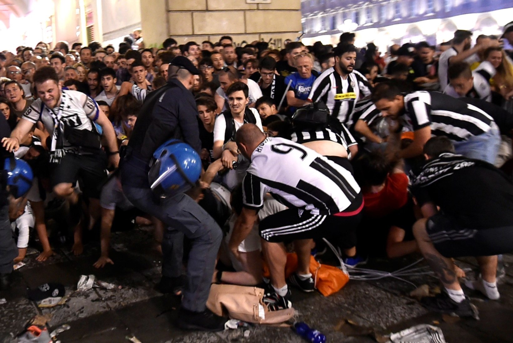 Meistrite liiga finaali ajal Torino kesklinnas toimunud pommipaanika põhjustasid terroriste mänginud poisid