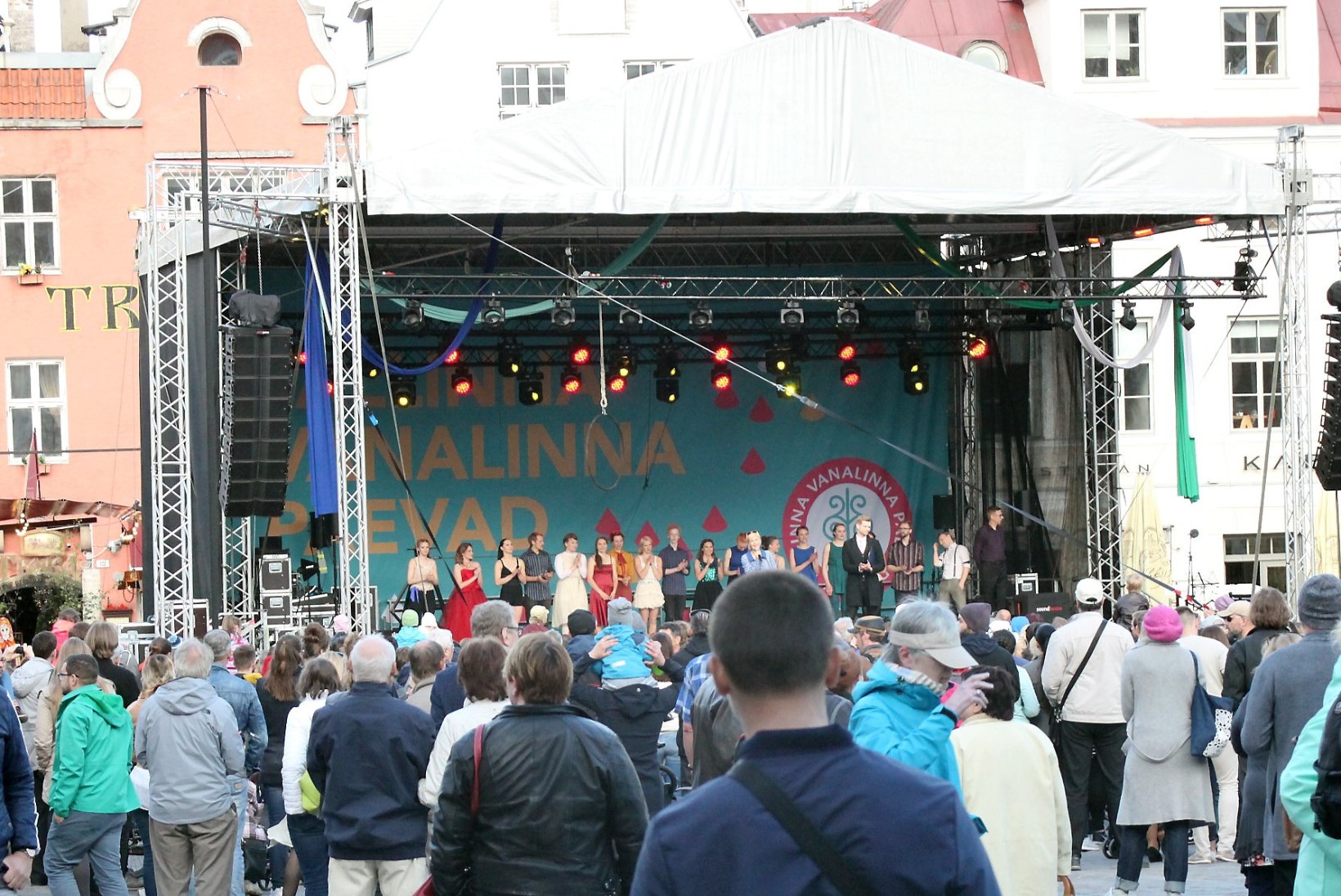 PILDID JA VIDEO | 36. Tallinna vanalinna päevade suur vabaõhutsirkuse lõppetendus „180 kraadi paremale“