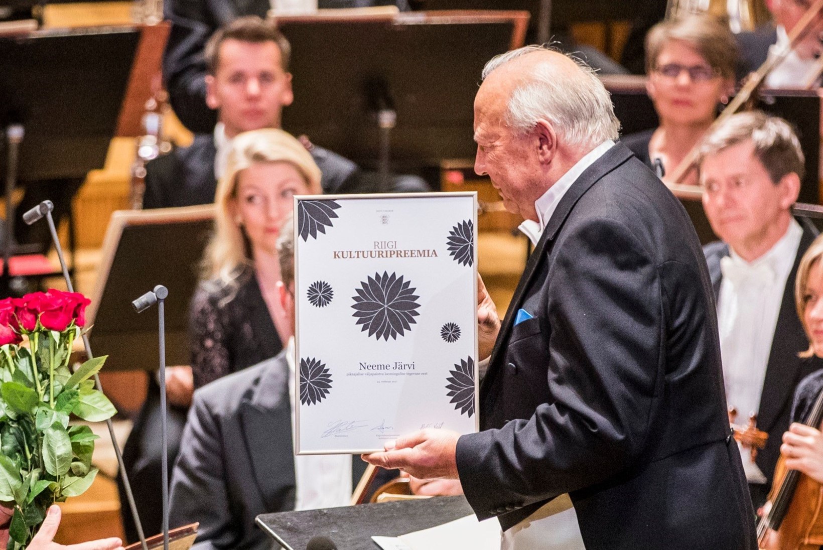 GALERII | Estonia kontserdisaalis õnnitleti maestro Neeme Järvit
