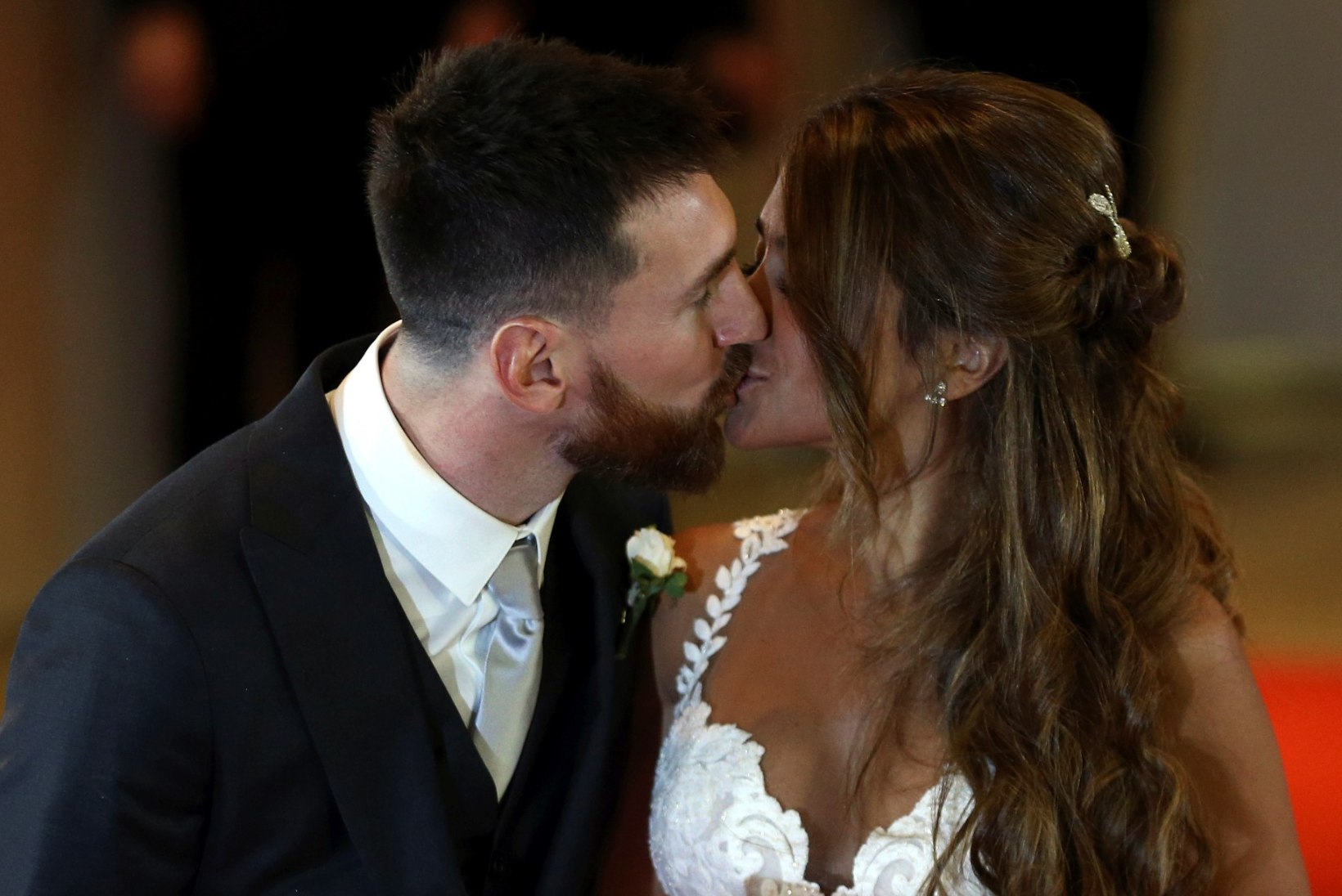 KIBE! FOTOD! Vutitäht Lionel Messi abiellus oma lapsepõlvekallima Antonella Roccuzzoga!