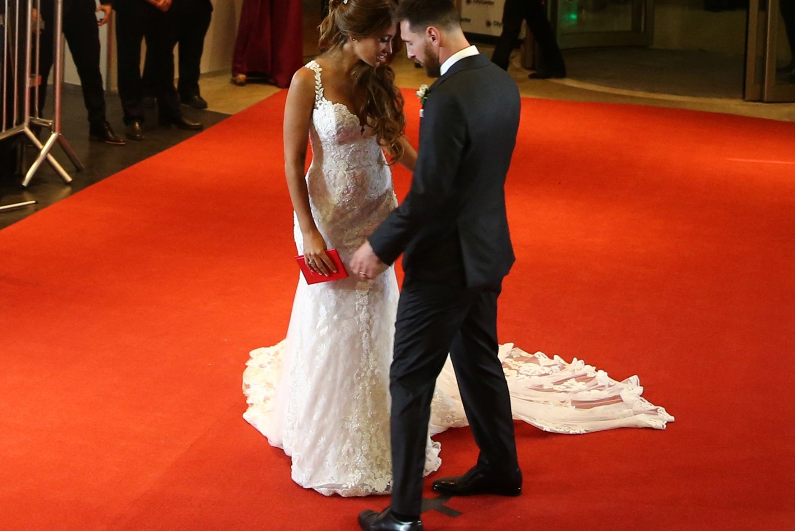 KIBE! FOTOD! Vutitäht Lionel Messi abiellus oma lapsepõlvekallima Antonella Roccuzzoga!
