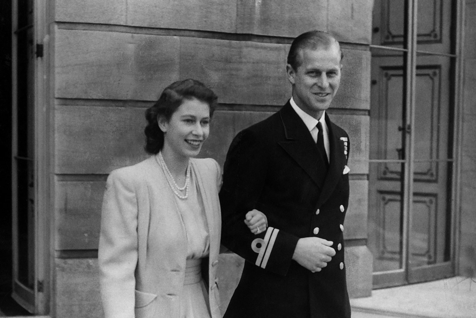 PALJU ÕNNE! Elizabeth II ja prints Philipi kihlusest täitub täna 70 aastat