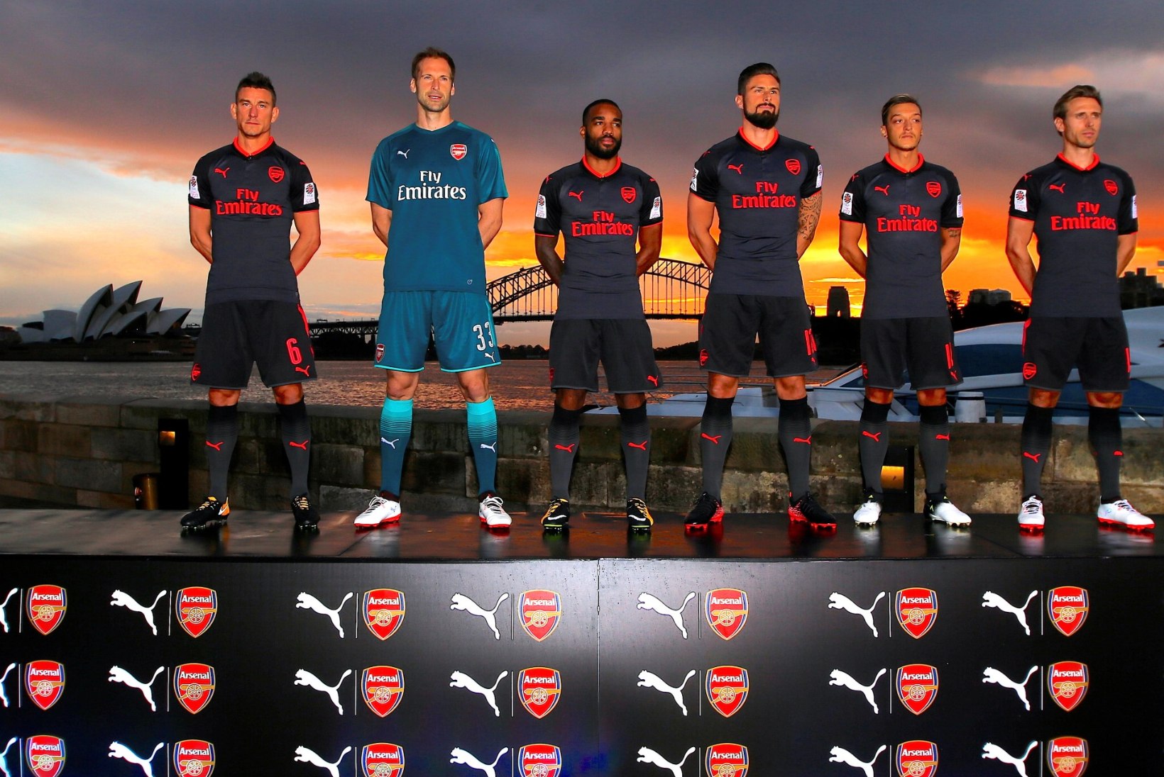 FOTOD | Londoni Arsenali vutiklubi mängib tuleval hooajal seksikas võistlusvormis 