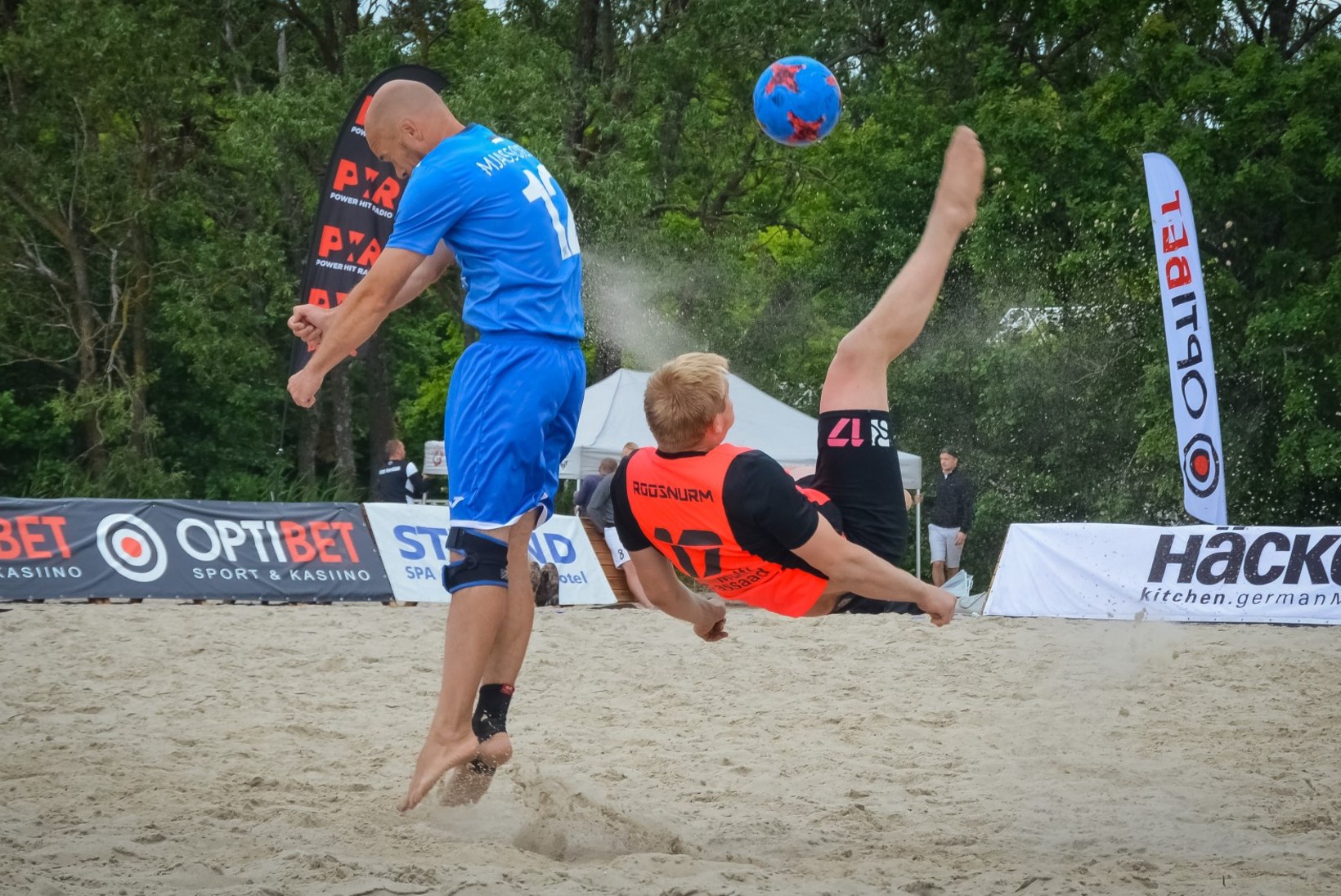Eesti rannajalgpalli kõrgliigas on esikolmik vaid kolme punkti sees