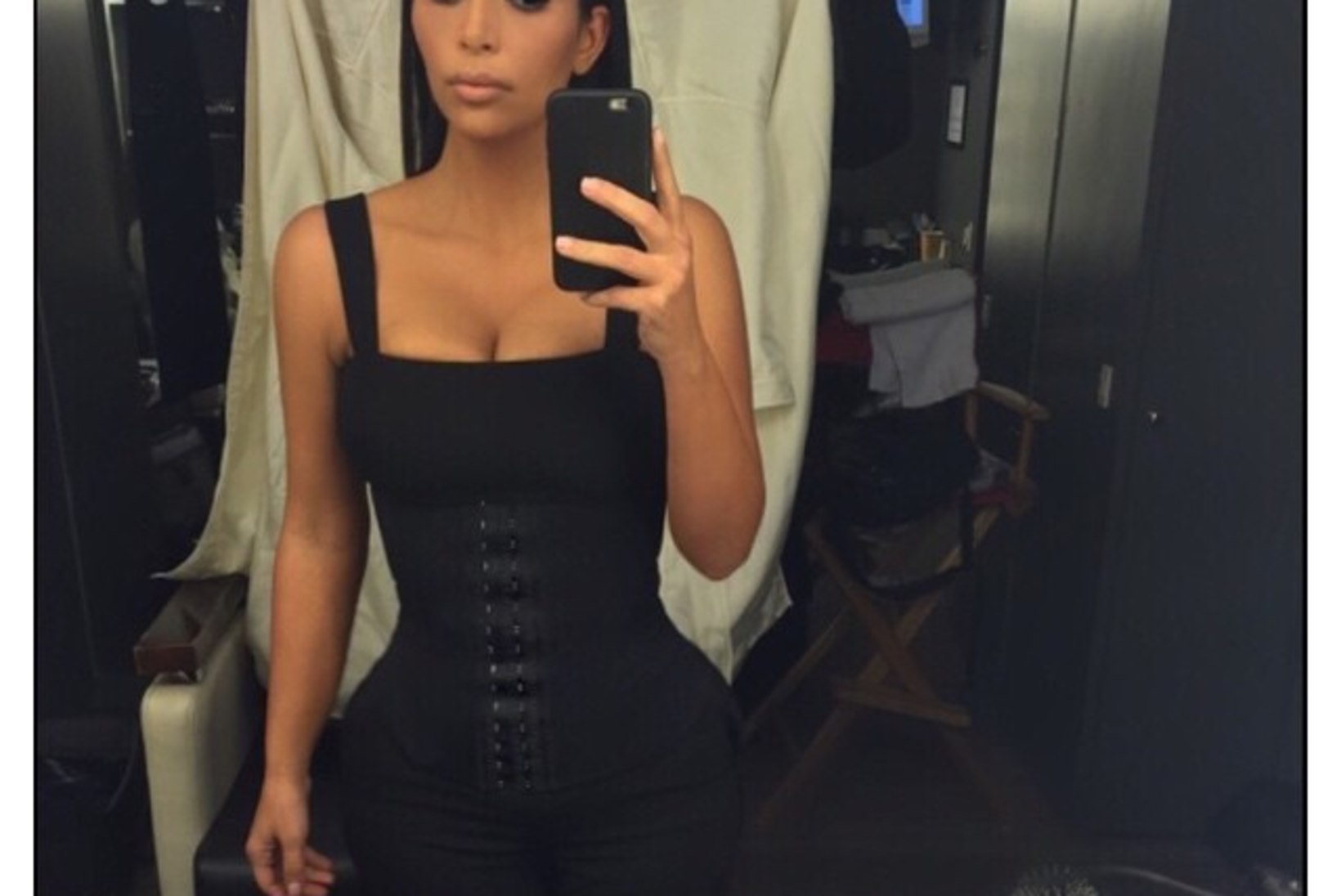 Skandaal: Kim Kardashian rõivastas 4aastase tütre korsetti!