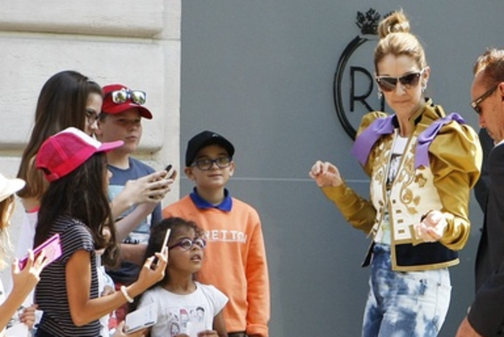 Ekspert: Céline Dioni riietus võib viidata psüühilistele probleemidele