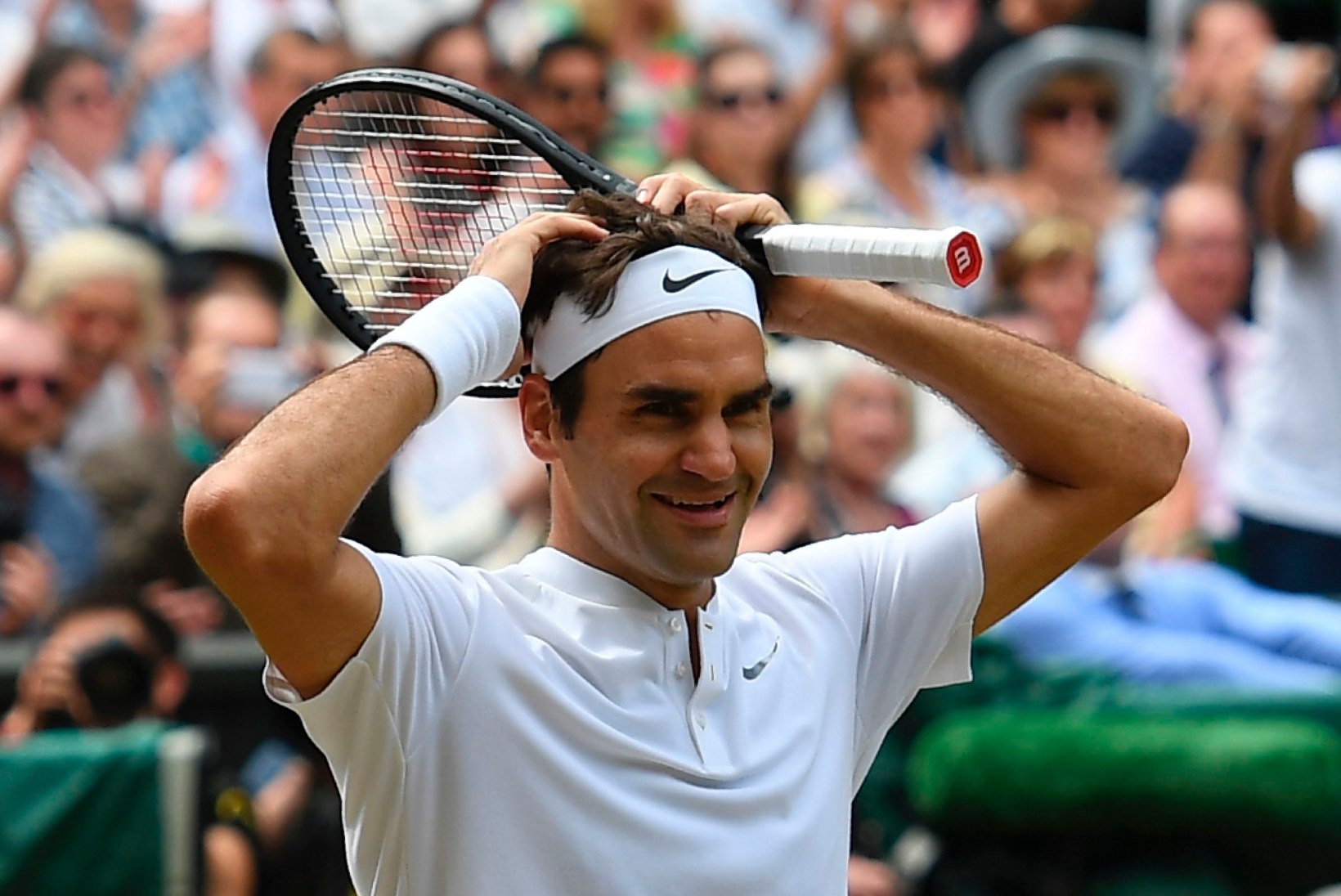 Baaris pummeldanud Federer ärkas mäluaugu ja korraliku peavaluga