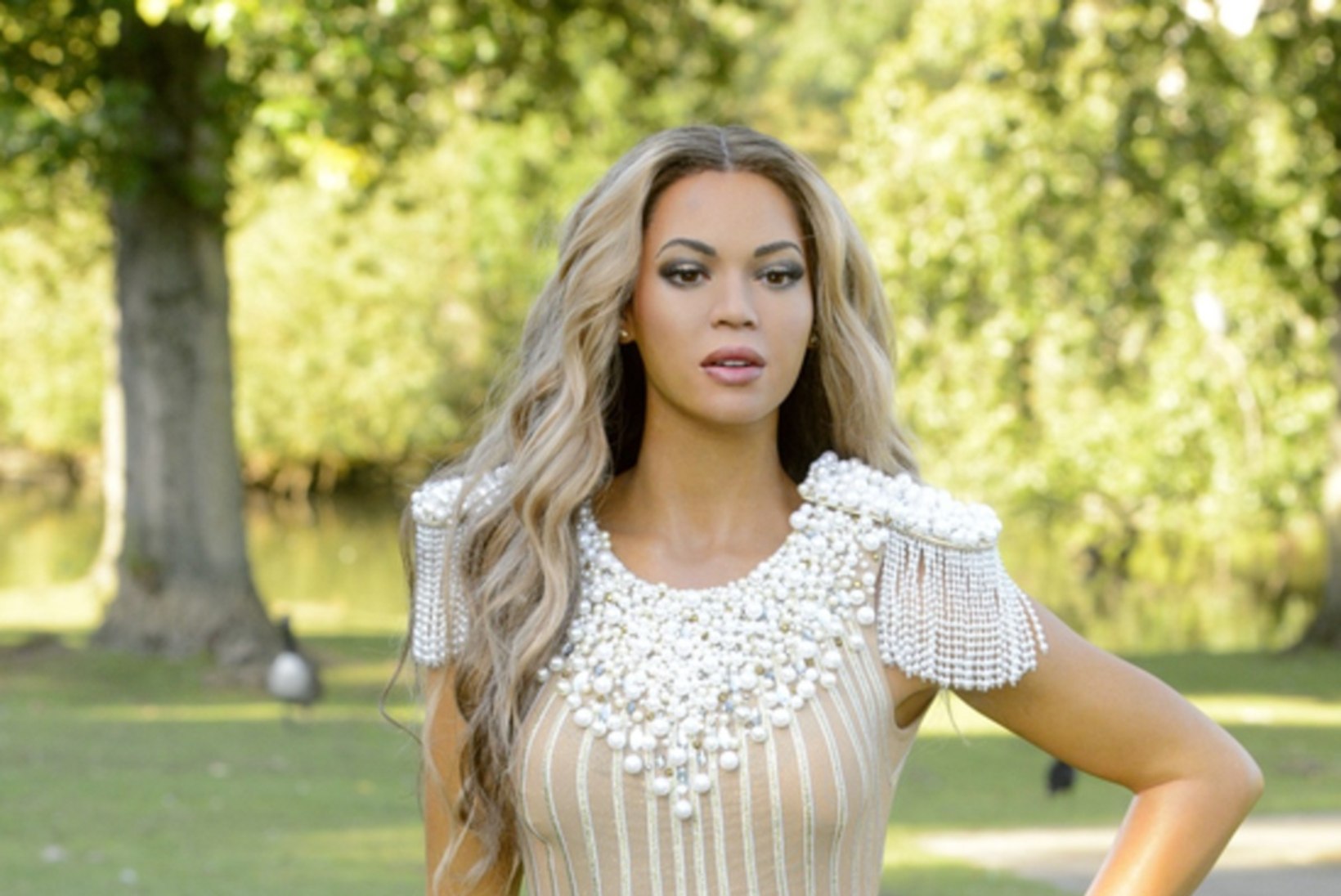 Fännid: Beyoncé vahakuju on liiga heleda nahatooniga