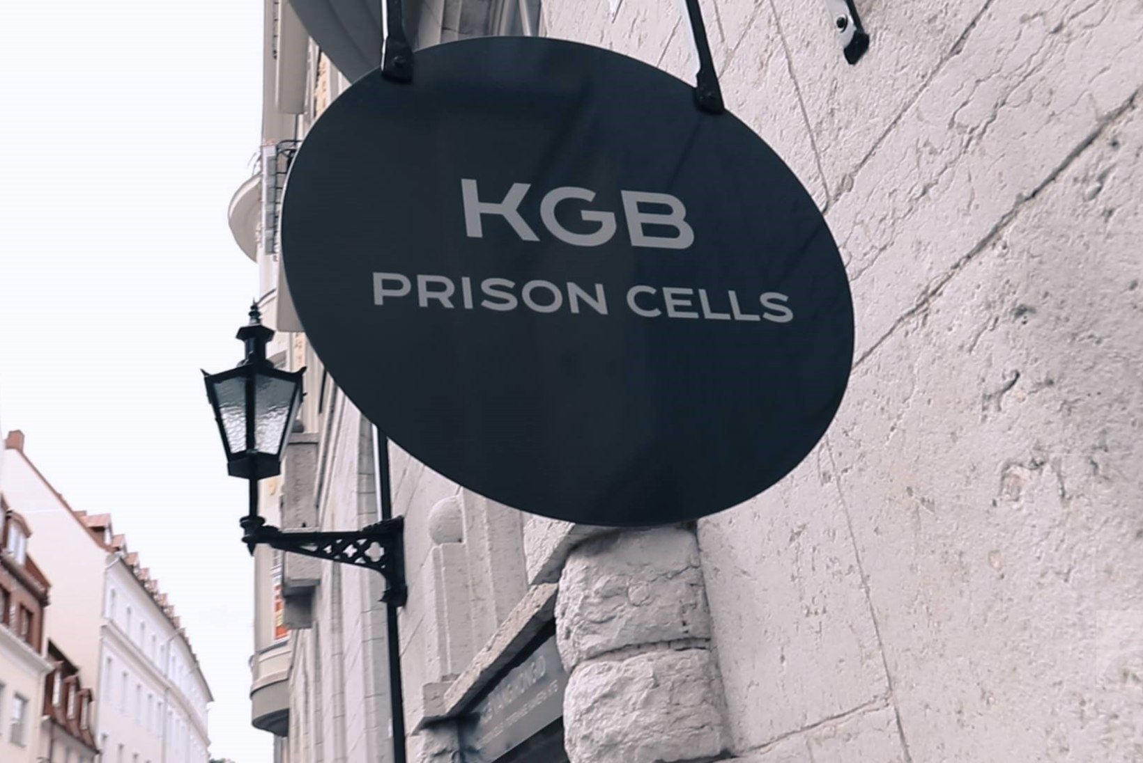VIDEO | PÕRGUVÄRAVAD: Vaata, millised näevad välja endised KGB vangikongid, kust mitmed eluga ei pääsenud