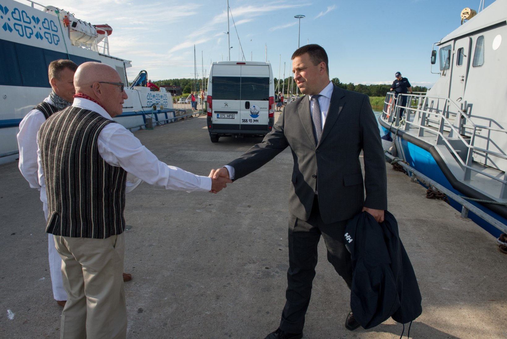 GALERII | Peaminister Ratas külastab Ruhnut, Saaremaad ja Abrukat