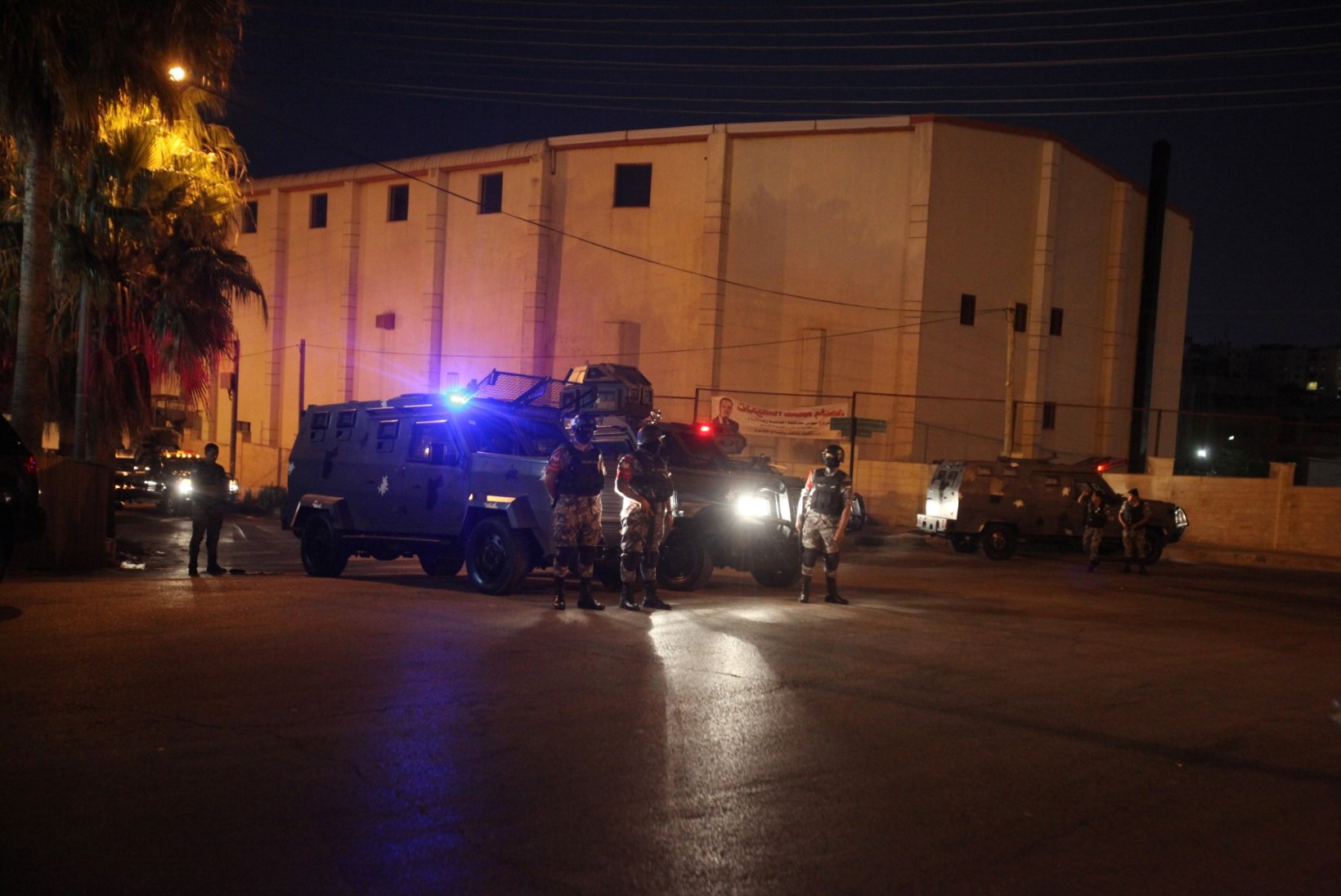 FOTOD | 2 hukkunut, 1 vigastatu: tulistamine Jordaanias Iisraeli saatkonnas