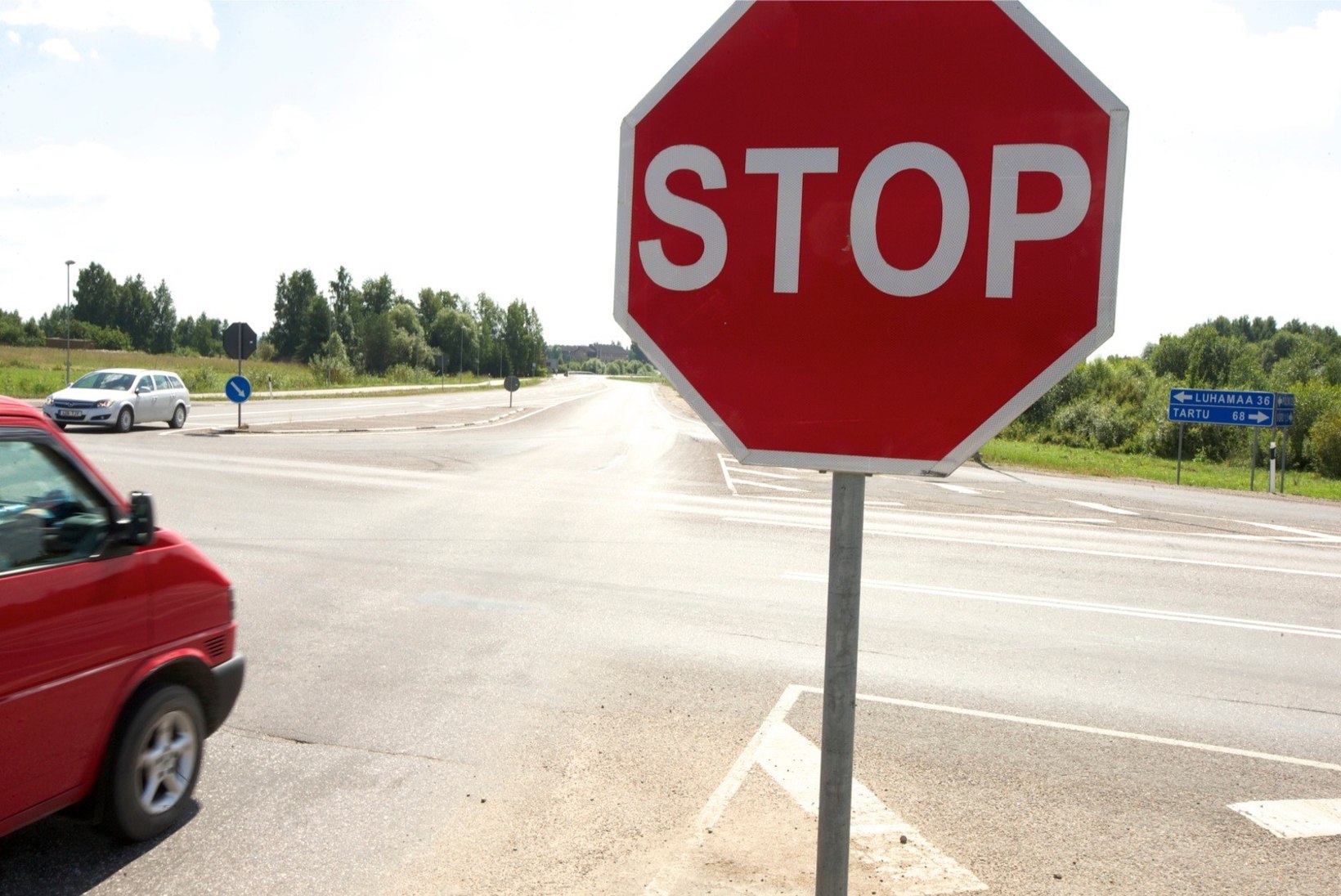 Ettevaatust suvisel Saaremaal! Autojuhid eiravad jultunult stoppmärke