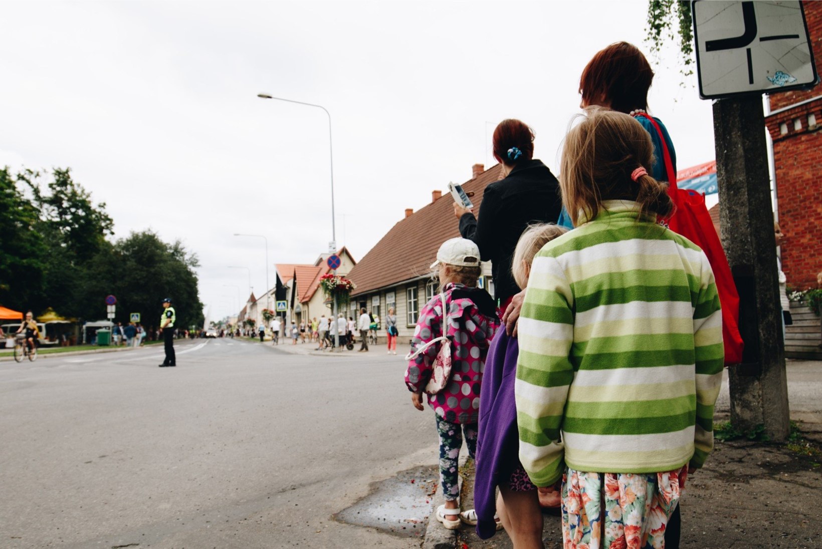 GALERII | Viljandi folk avati Kaljulaidi kõnega