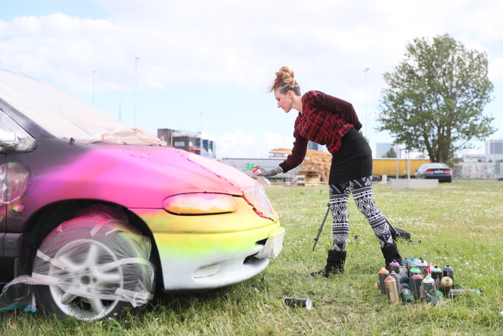 GALERII | Kunst ratastel - Tallinnas kaeti autod maalingutega