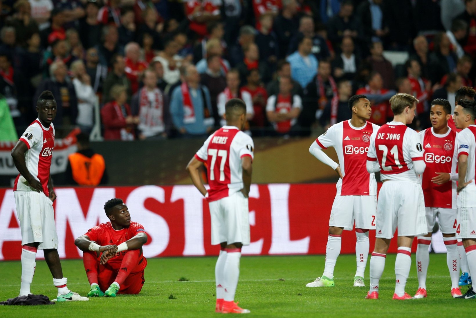 Amsterdami Ajaxi poolkaitsja kukkus sõprusmängus kokku