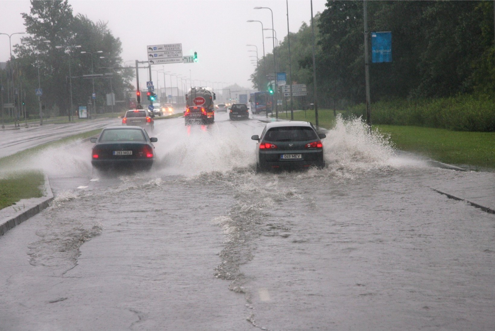 Tallinlastel palutakse üleujutusteks valmistuda, öösel jõuab äike, paduvihm ja tugev tuul