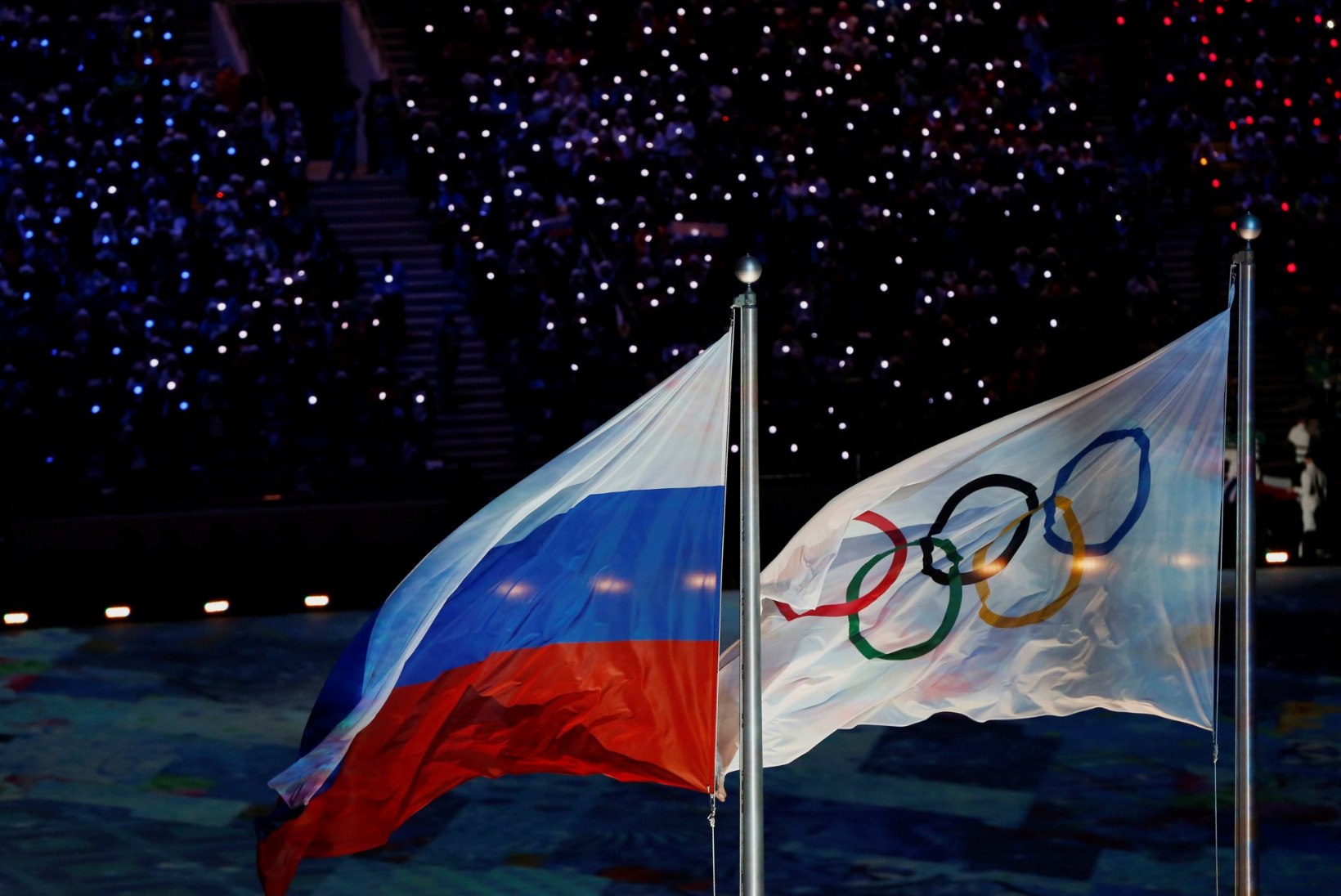 VAIKI KUI VÕID! Neutraalsed vene sportlased ei tohi rahvushümni laulda ka hotelli fuajees