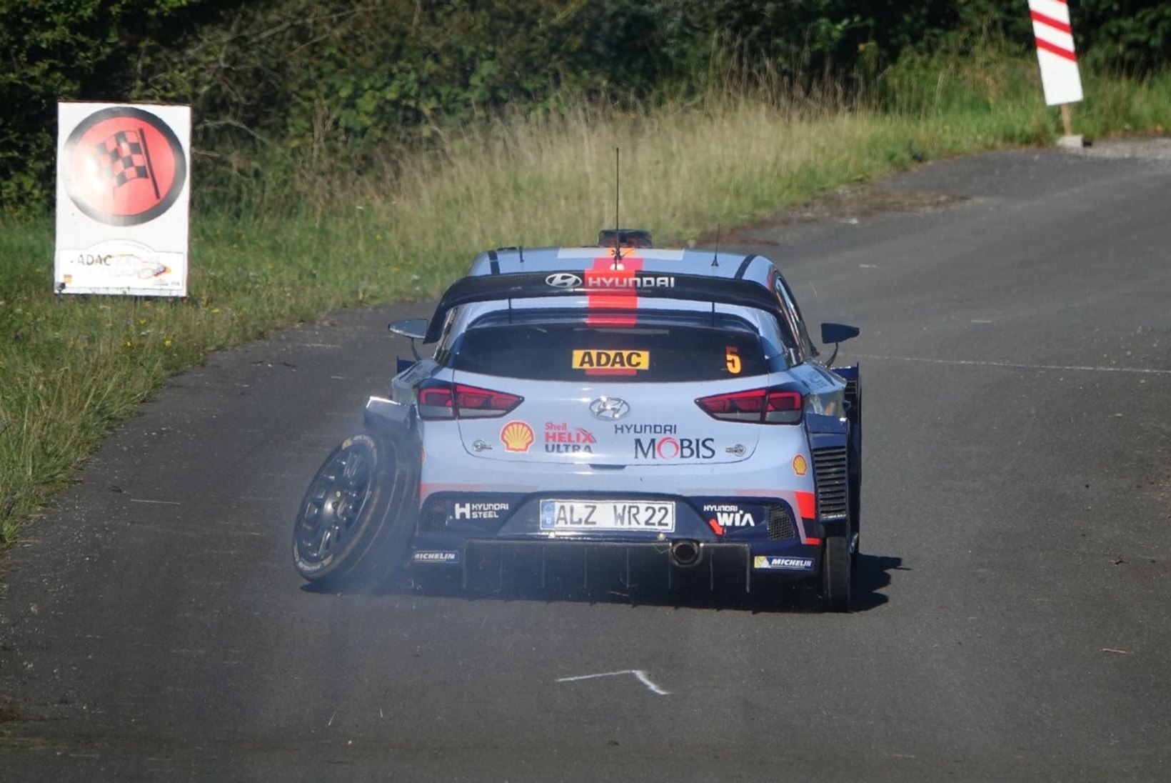 FOTOD | ŠOKK! WRC-sarja üldliidri Saksamaa ralli sai ülilühikesel kiiruskatsel uskumatu lõpu 