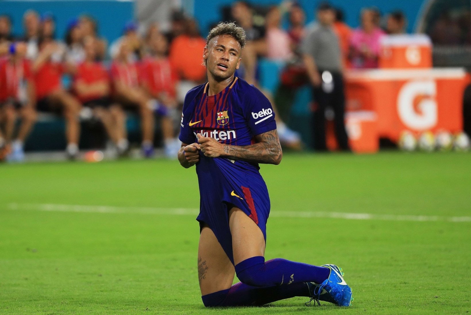 Kas popikoonist pallivõlur ja prallepoiss Neymar on 222 miljonit eurot väärt? 