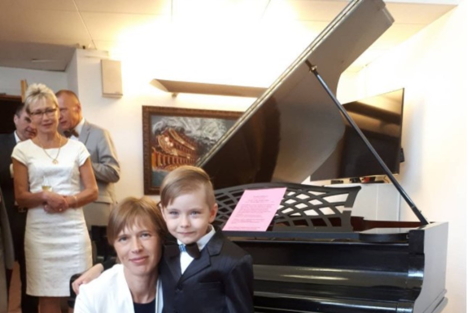 ARMAS FOTO | Väike hiiglane Oliver kohtus taaskord president Kaljulaidiga