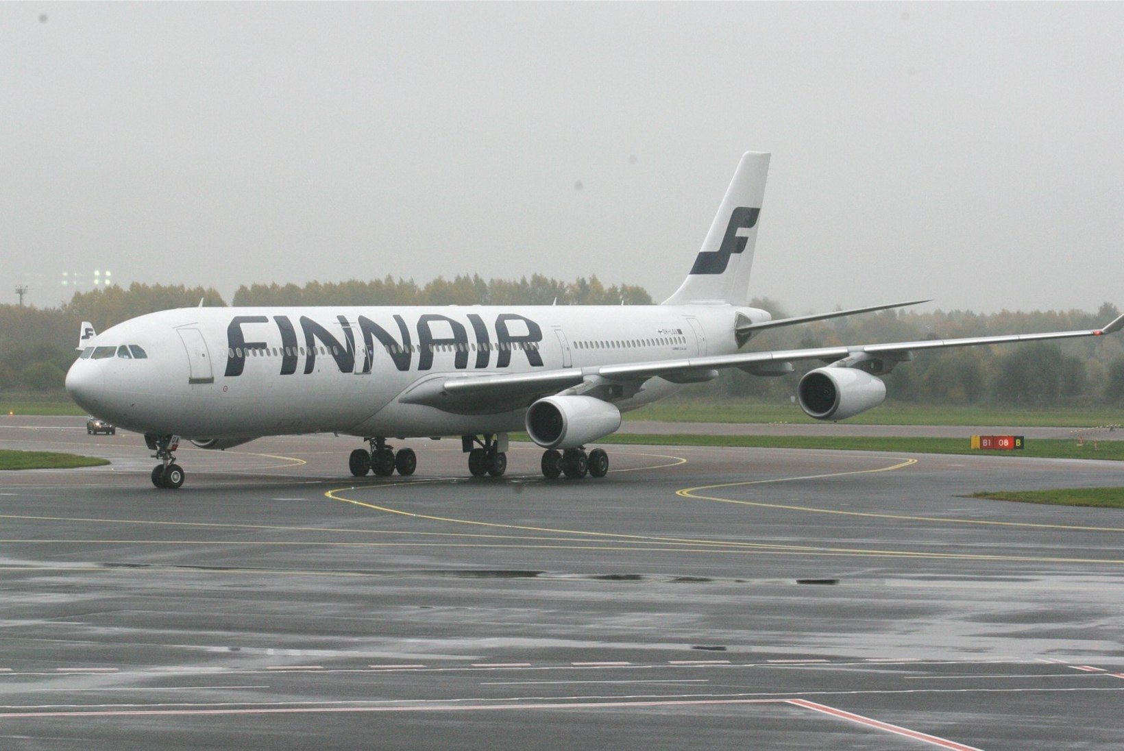 Helsingist Tallinnasse teel olnud lennuk sai öösel välguga pihta