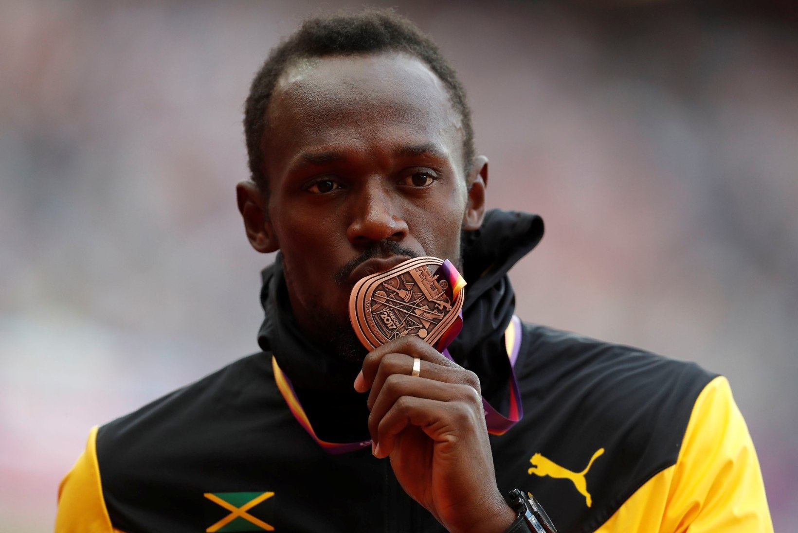 Väikese probleemiga maadlev Usain Bolt kinnitas, et tuleb teatejooksus rajale