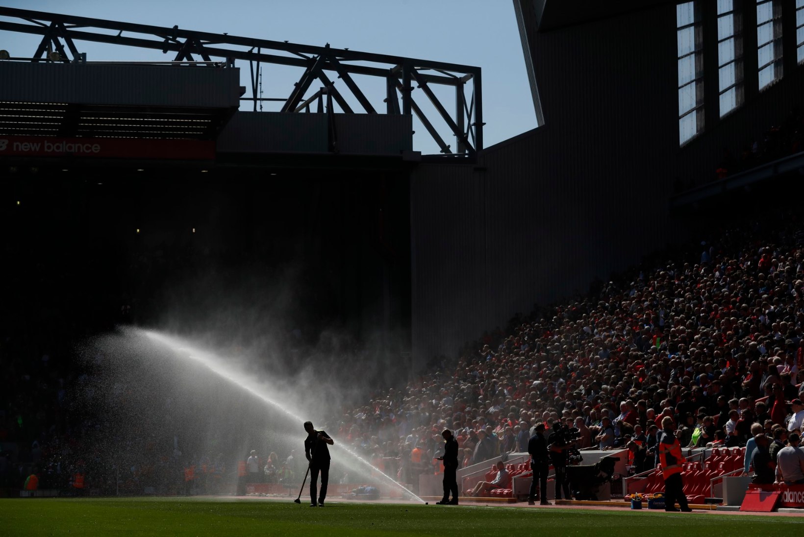 FOTOD | Liverpooli koduväljak sai algavaks hooajaks uue kuue