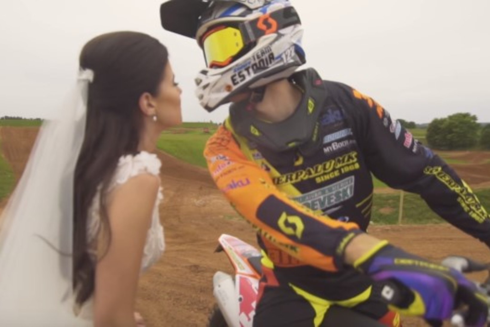 SÜDAMLIK VIDEO | Eesti krossisõitja abiellus oma kallimaga