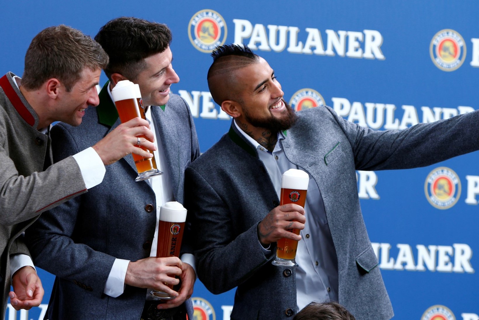 VAHUSED FOTOD | Bayerni mehed tõstsid Mülleri auks toosti