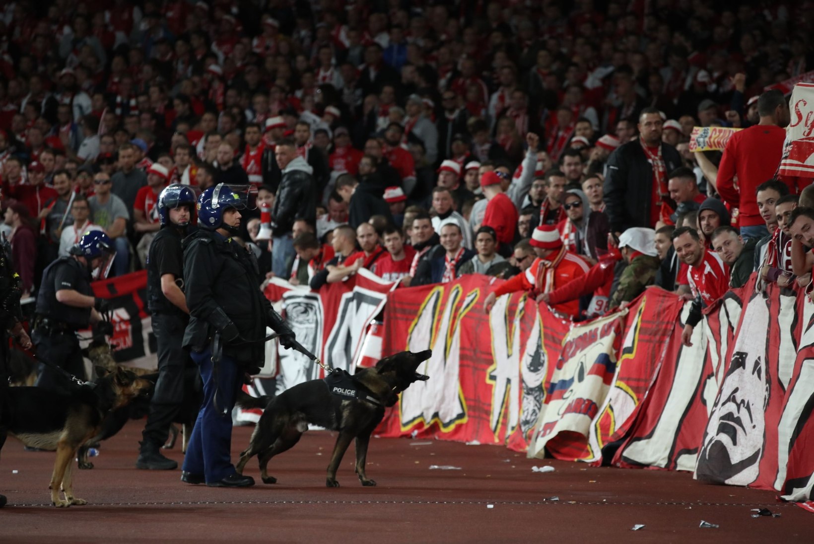 Sakslased kritiseerisid avalikult Arsenali, UEFA trahvib mõlemaid