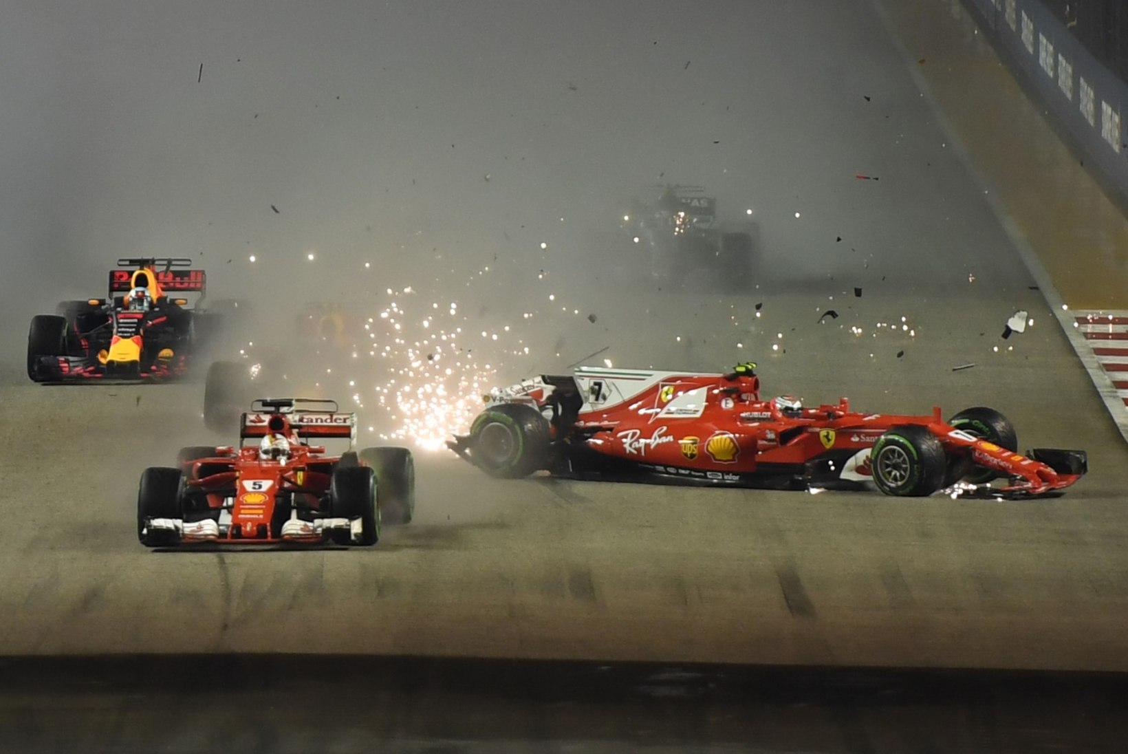FOTOD JA VIDEO | Vetteli, Räikköneni ja Verstappeni uskumatu avarii Singapuri GP stardis