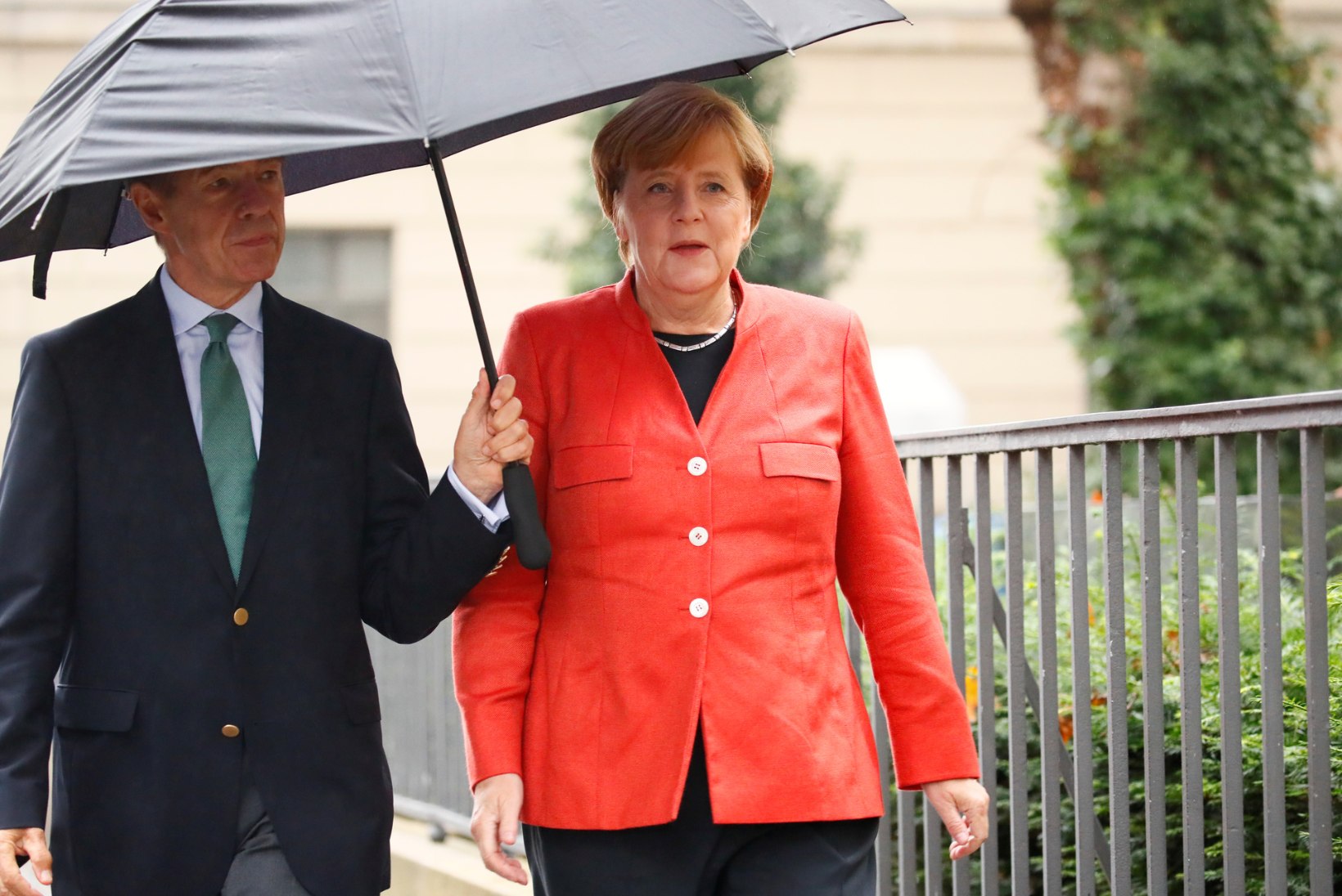 Merkel moodustab Saksamaa uue valitsuse kolmest parteist?