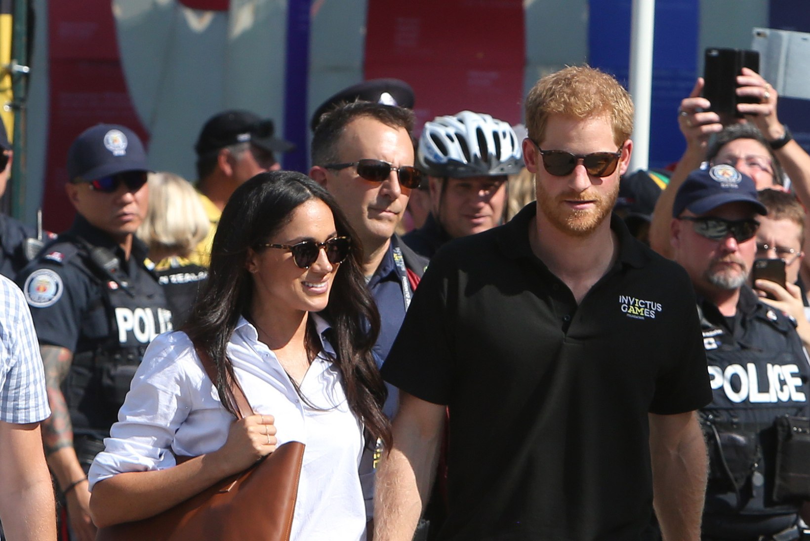 FOTOD | Prints Harry ja tema pruut kudrutasid kuninglikku etiketti eirates käsikäes