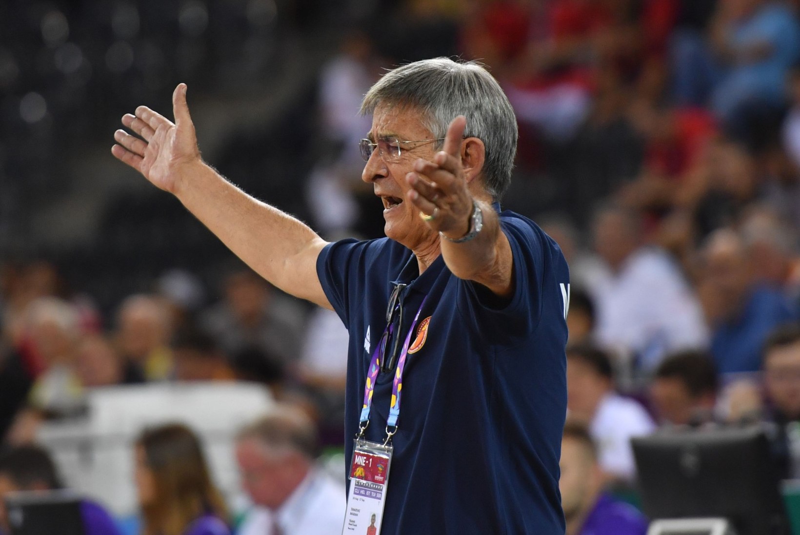 KUMMALINE: Montenegro korvpallikoondise 70aastane peatreener sai EMil uskumatu trahvi