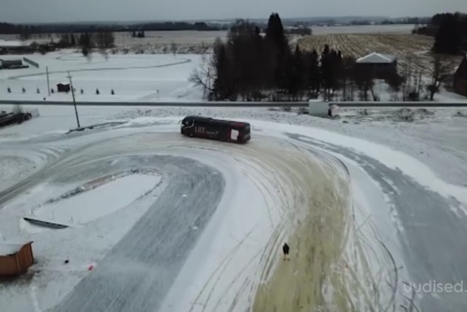 TV3 VIDEO | Liinibussijuhid panid oma oskused proovile ekstreemsel libedarajal