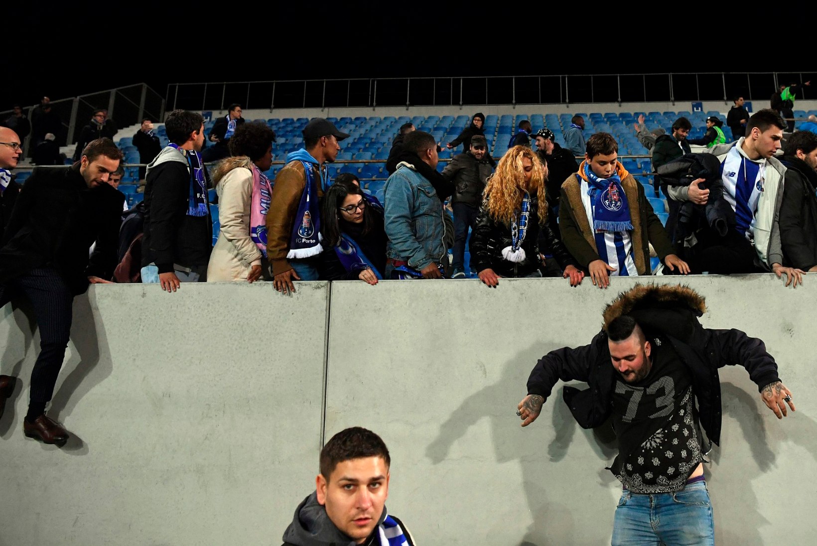 FOTOD | Portugali jalgpallimängul kardeti hiiglaslikku tragöödiat, Porto mäng katkestati