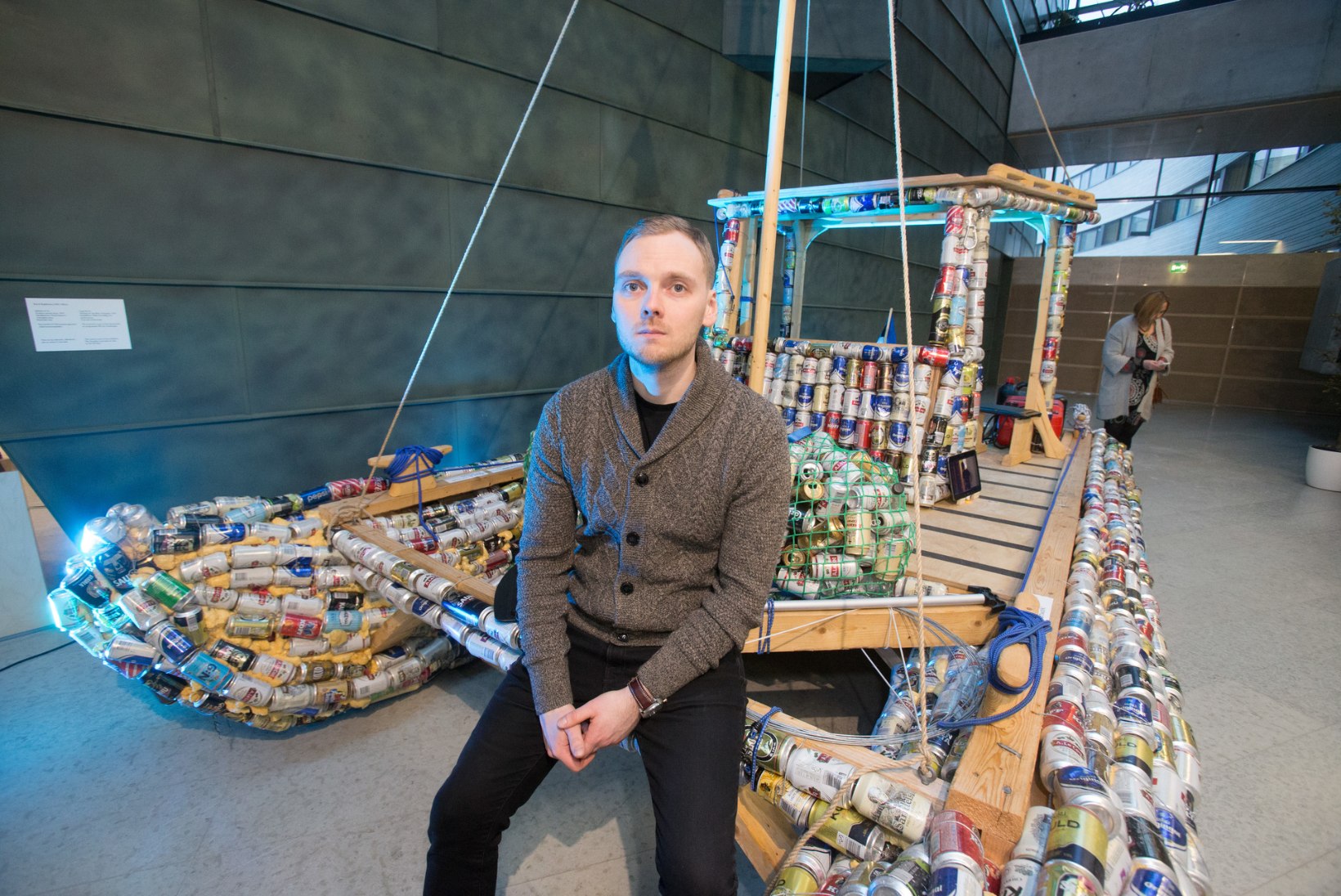 KUNSTNIK: sõitsin tuhandetest õllepurkidest ehitatud laevaga Helsingist Tallinna