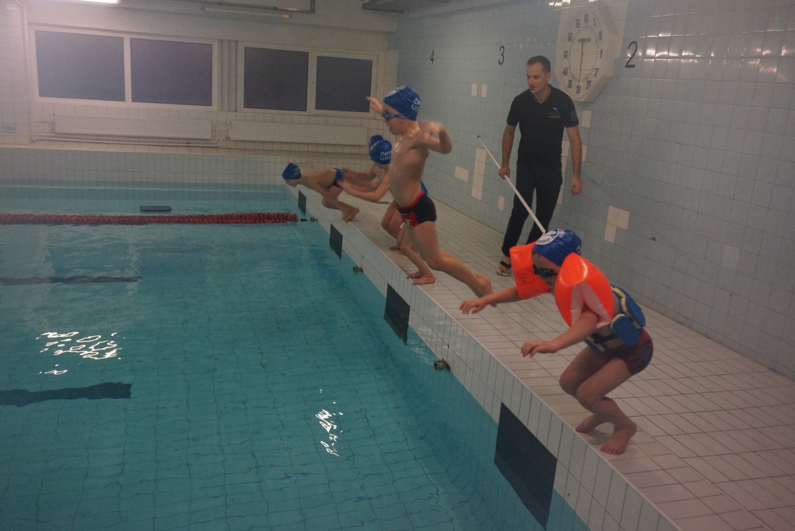 3. klassi laps peab 25 meetri asemel nüüd suutma ujuda 200 meetrit