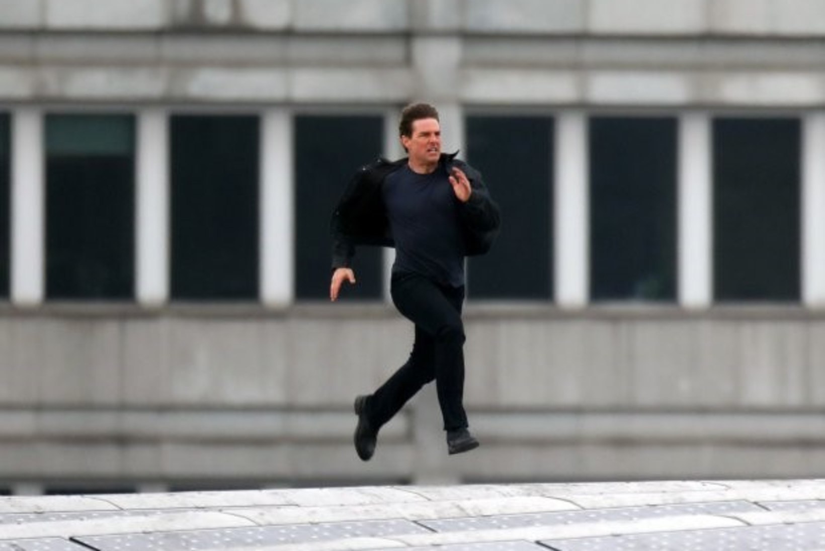HULL MEES! Tom Cruise jookseb „Võimatu missioon 6“ võtteplatsil ringi katkise hüppeliigesega ning keeldub filmivõtete peatamisest