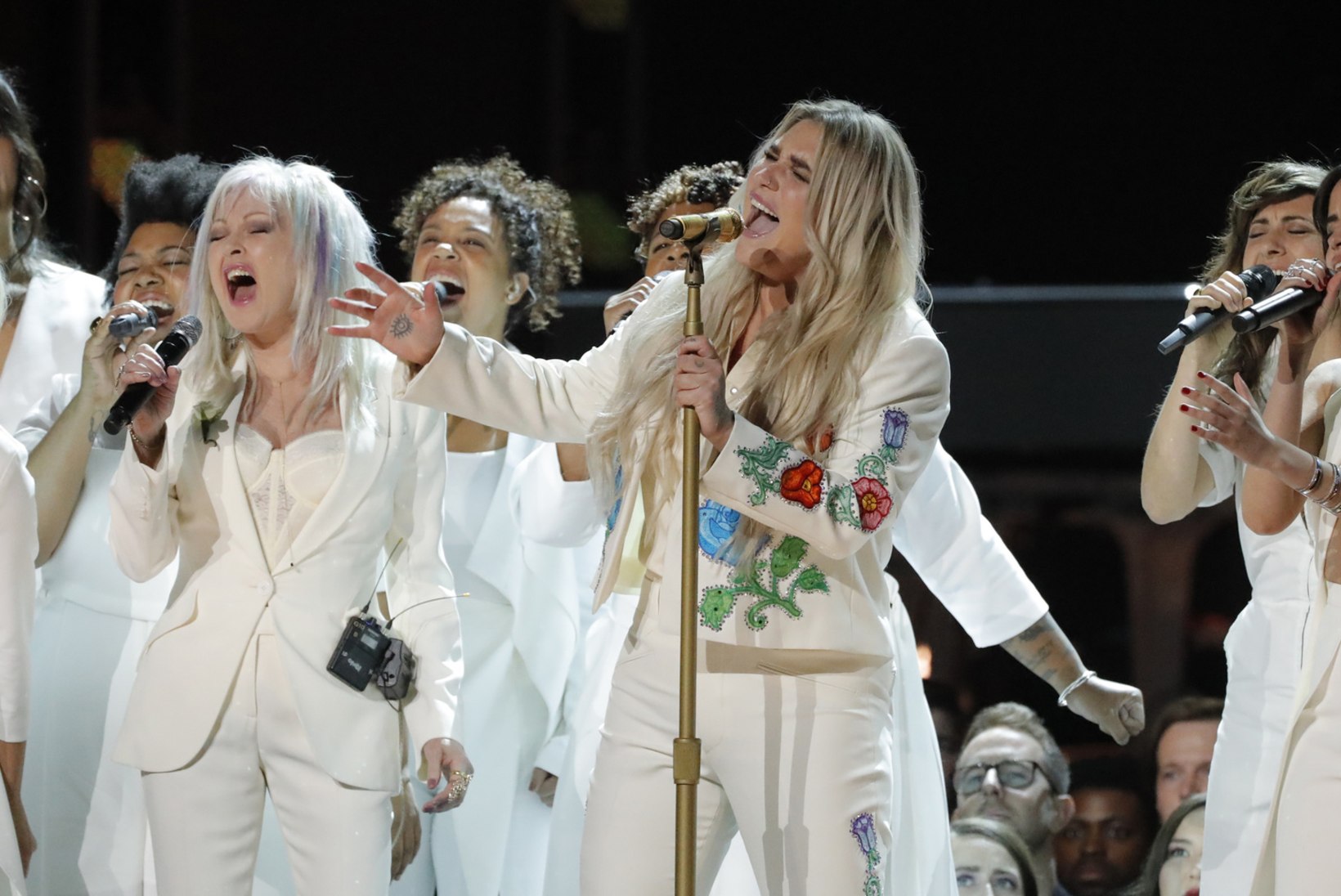 VIDEO | Valukarje südamepõhjast pani nutma nii Kesha kui ka publiku