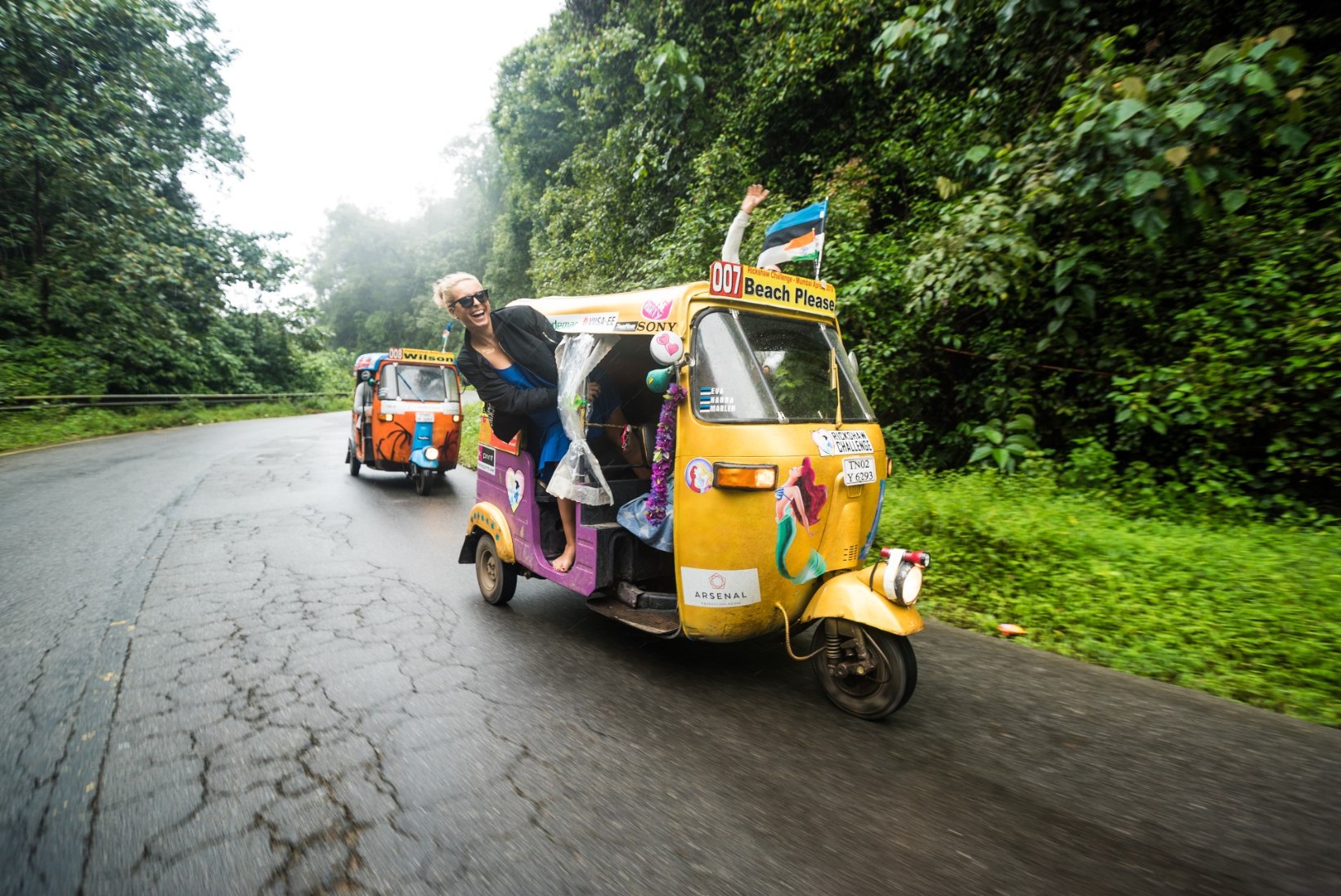 Täna alustab uus hoogne reisisari „India Xpress: pöörane seiklus tuk-tukkidega“