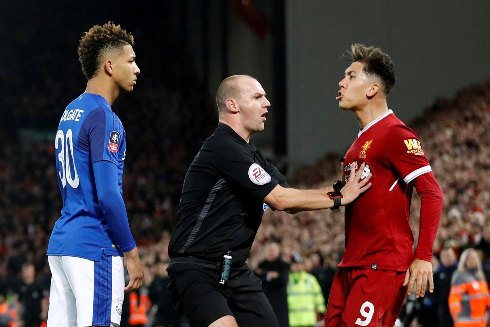 Liverpooli meeskonna tähtmängijat süüdistatakse rassismis