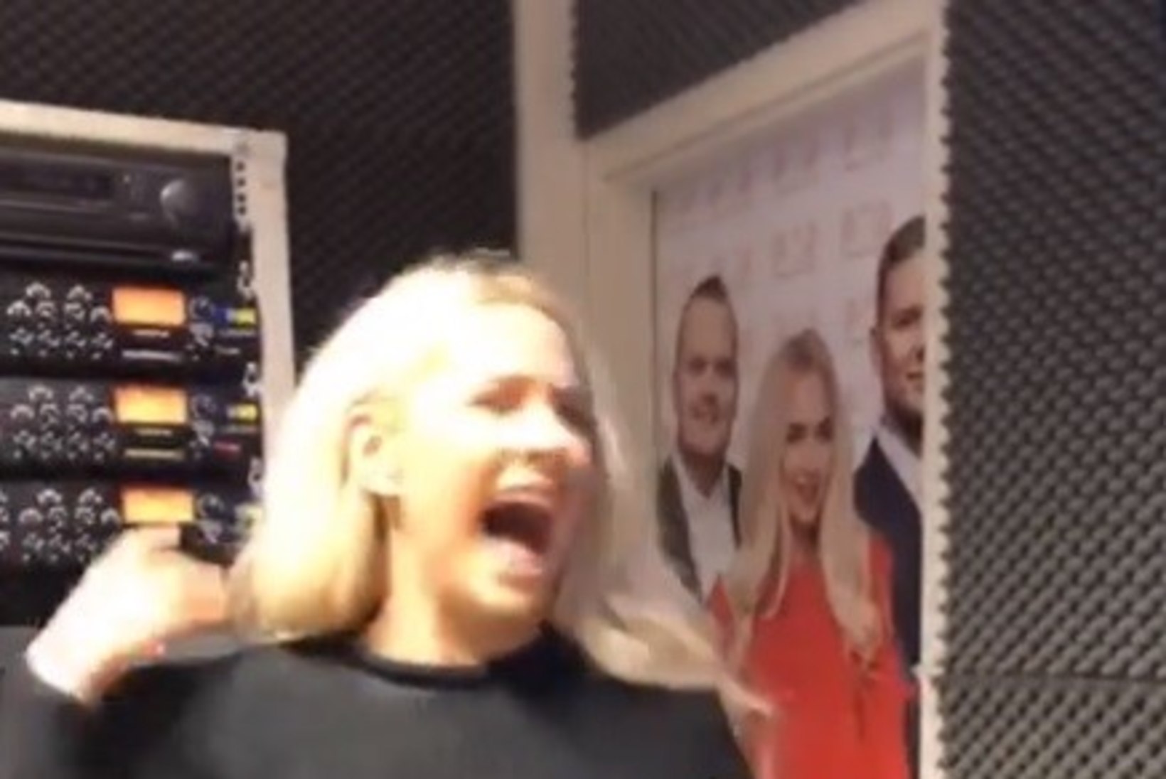 VIDEO | Vaata, kuidas raadiokaunitar Brigitte Susanne Hunt prussakat sööb!