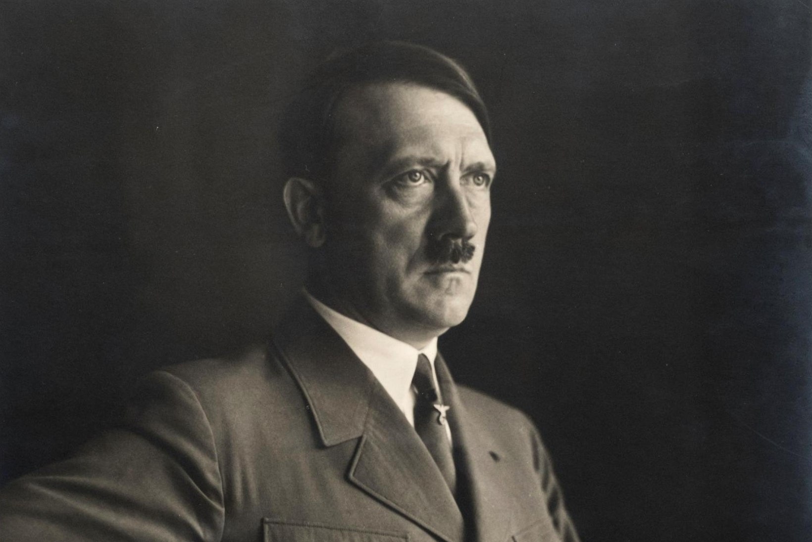 USA luureraport: homokalduvustega Hitler elas aastaid geipansionaadis