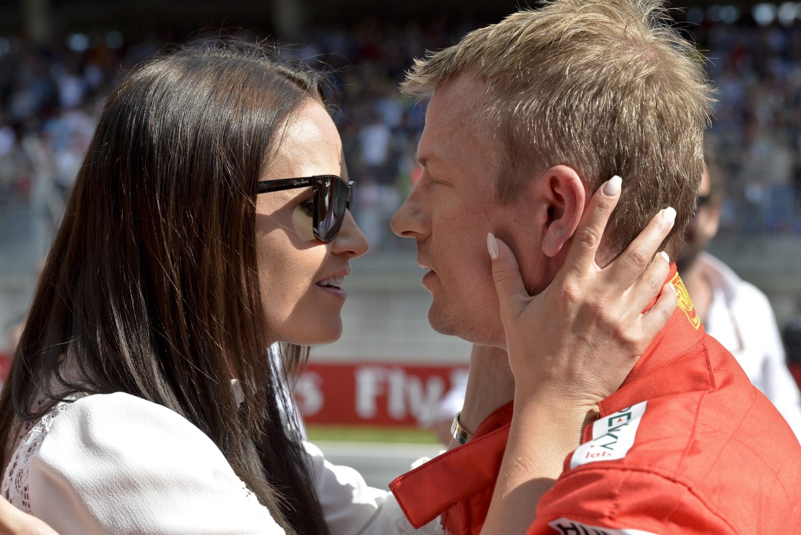 Lõunasöök Kimi moodi: Räikkönen pakkus naisele burksi! Millega vastas abikaasa?