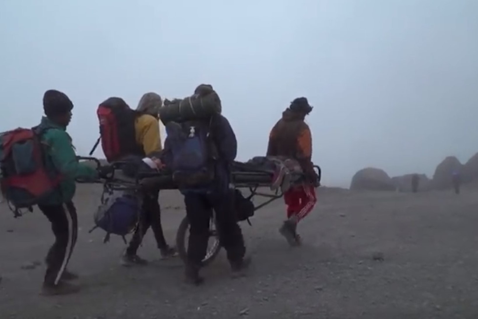 Kilimanjaro tipust kanderaamil alla toodud Cathlin: mõtlesin, kas tõesti on minul ainukesena nii raske